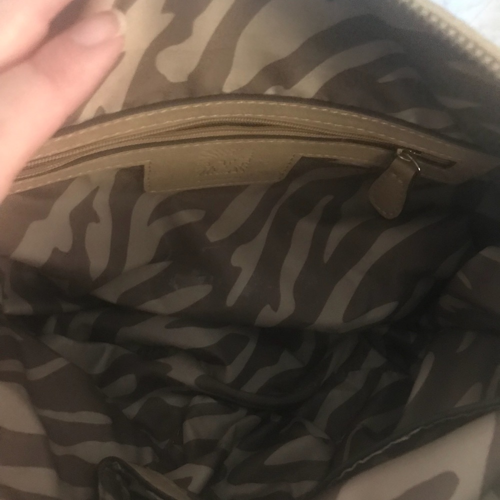 💥Donated💥Anne Klein Purse Great Condition - Picture 6 of 6
